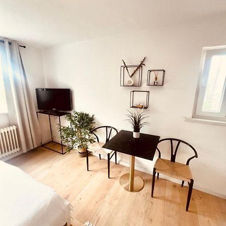 Ferienwohnung An Der Uniklinik Mit Eigener Kueche Und Renoviertem Badezimmer Хомбург Екстериор снимка